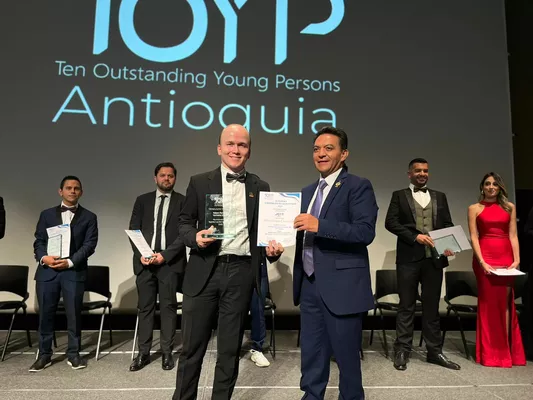 Alcalde de La Ceja reconocido como joven sobresaliente de Antioquia
